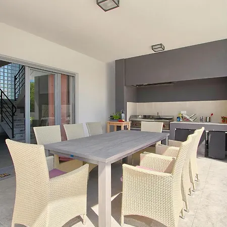 別荘 Windrose プーラ